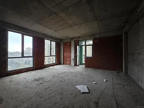 Satılır 4 otaqlı mənzil 220 m²