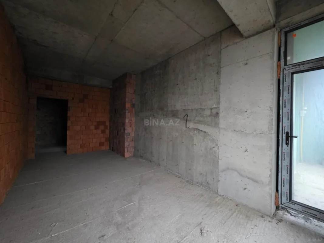 Satılır 4 otaqlı mənzil 220 m²