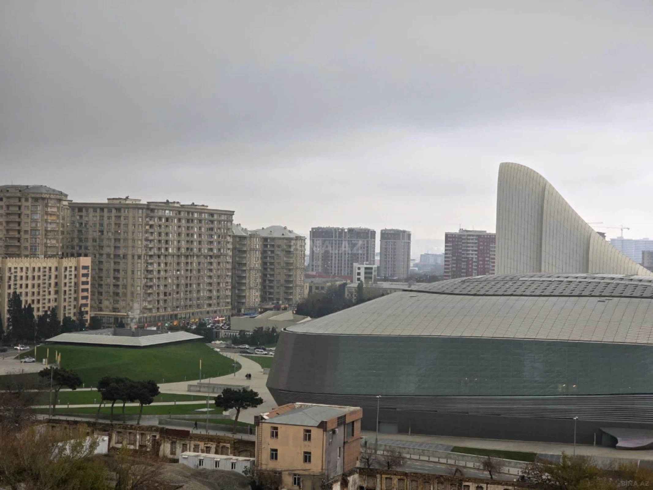 Satılır 4 otaqlı mənzil 220 m²