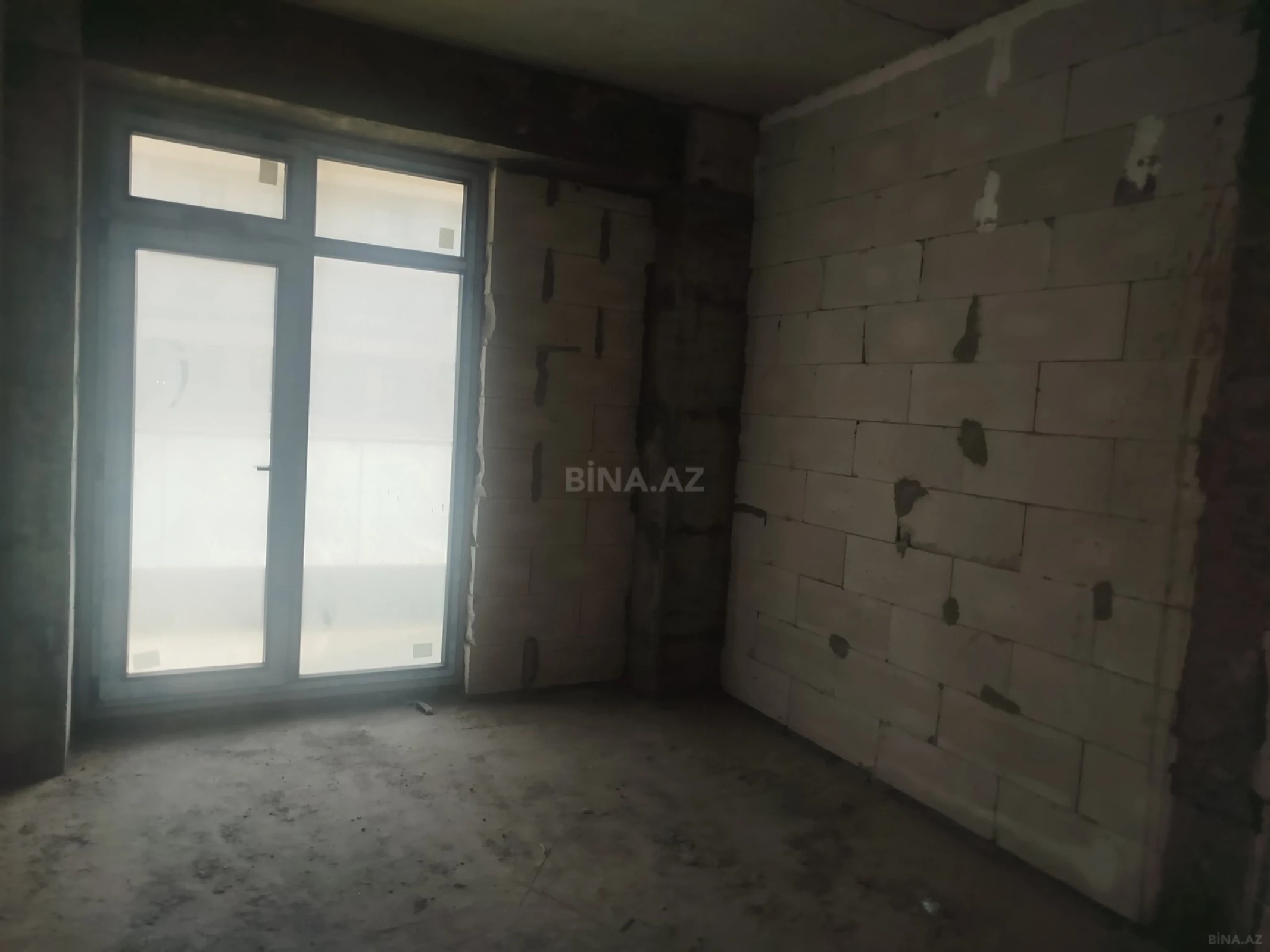 Satılır 2 otaqlı mənzil 104 m²