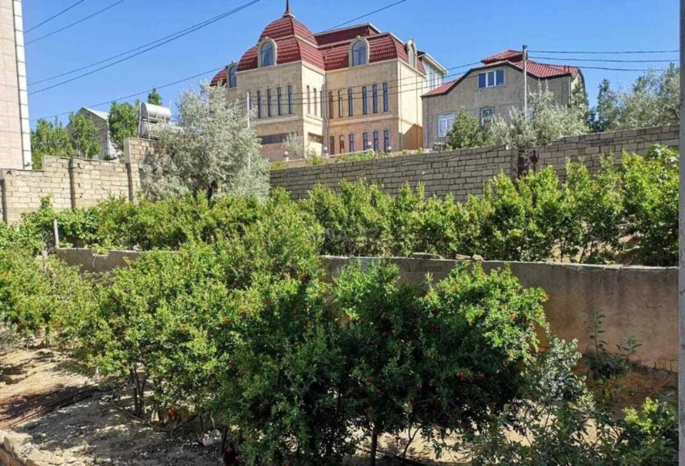 Satılır 11 otaqlı həyət evi 560 m²