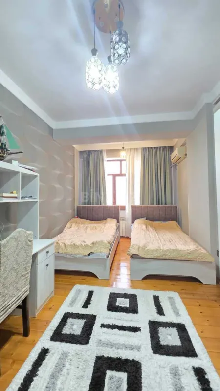 Satılır 3 otaqlı mənzil 126 m²