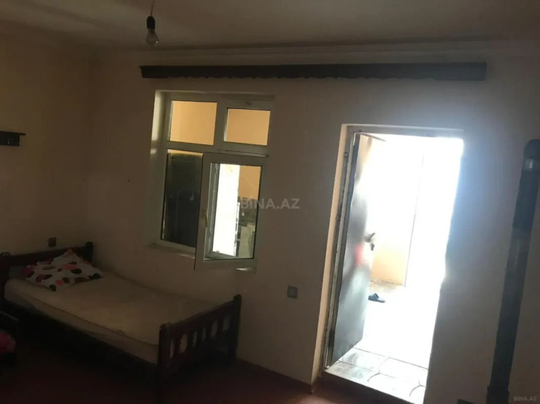Satılır 8 otaqlı həyət evi 200 m²