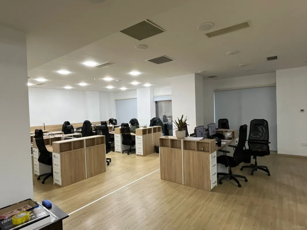 Satılır 10 otaqlı ofis 440 m²