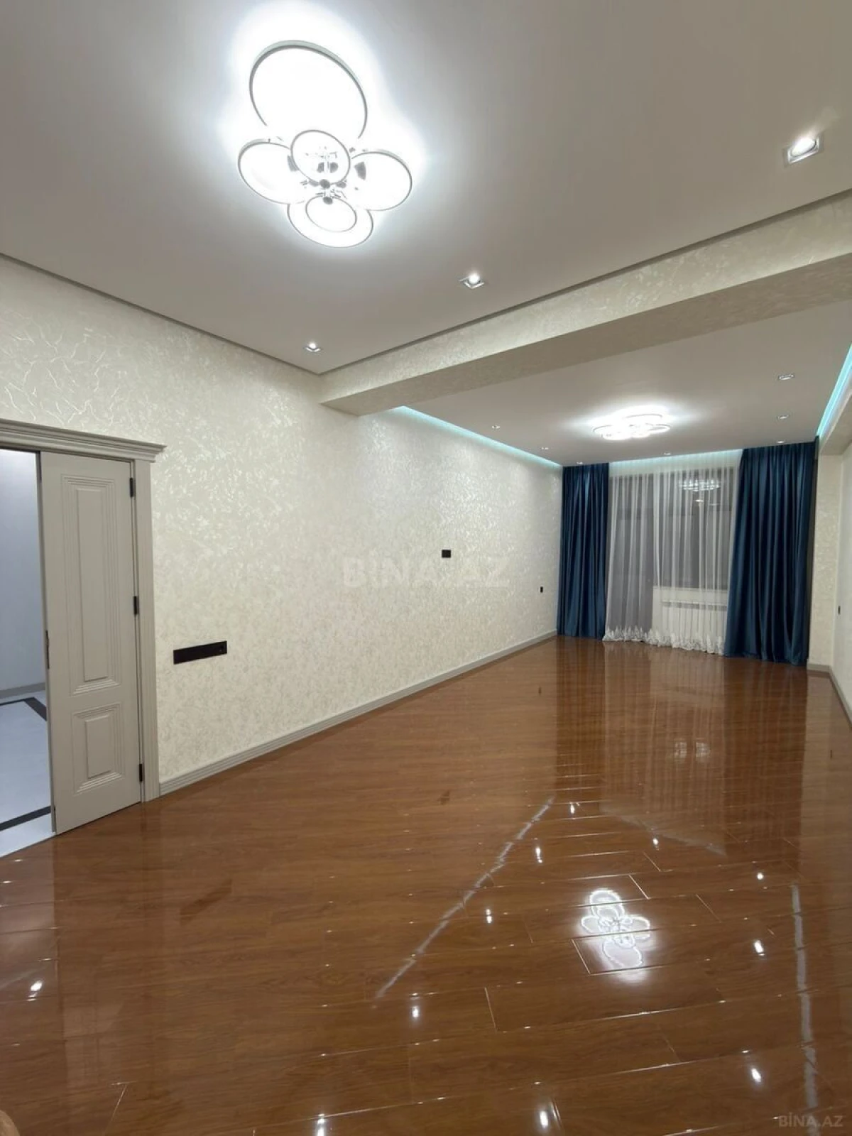 Satılır 3 otaqlı mənzil 148 m²
