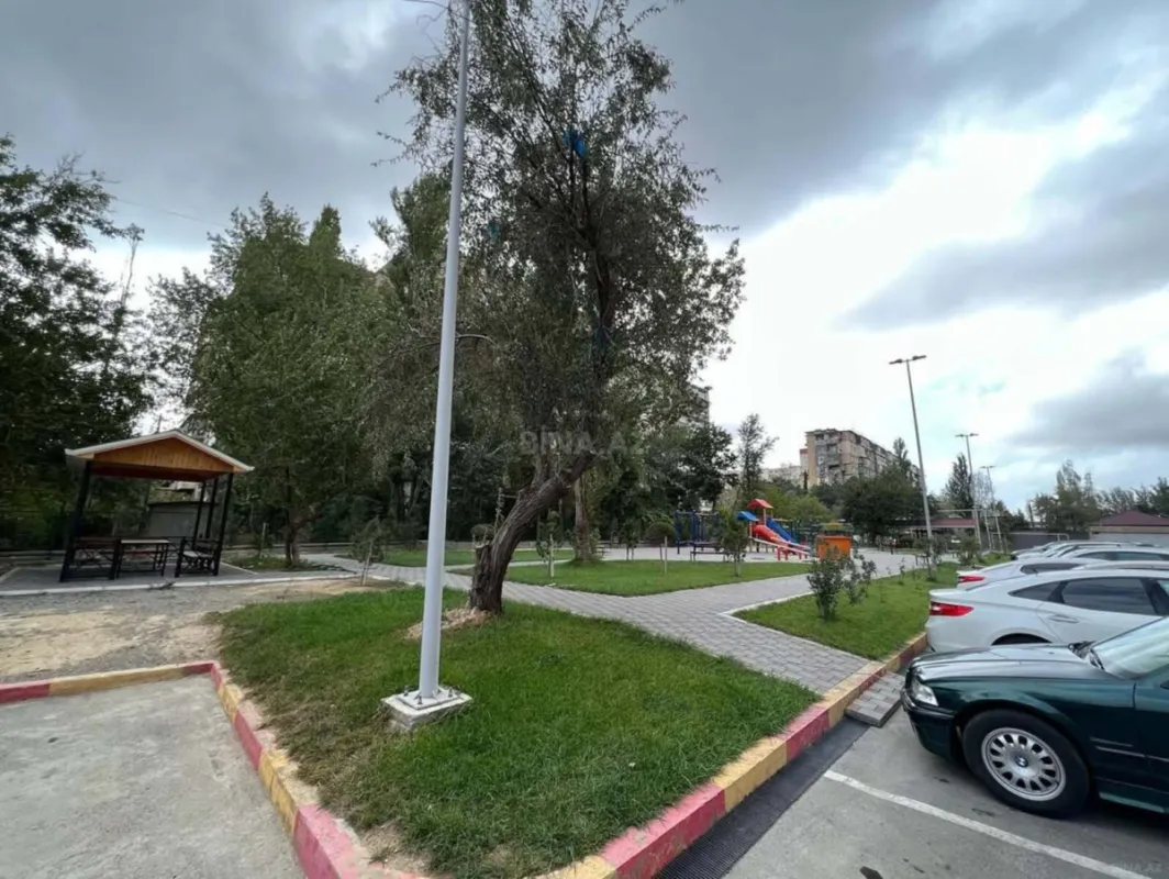 Satılır 3 otaqlı mənzil 148 m²