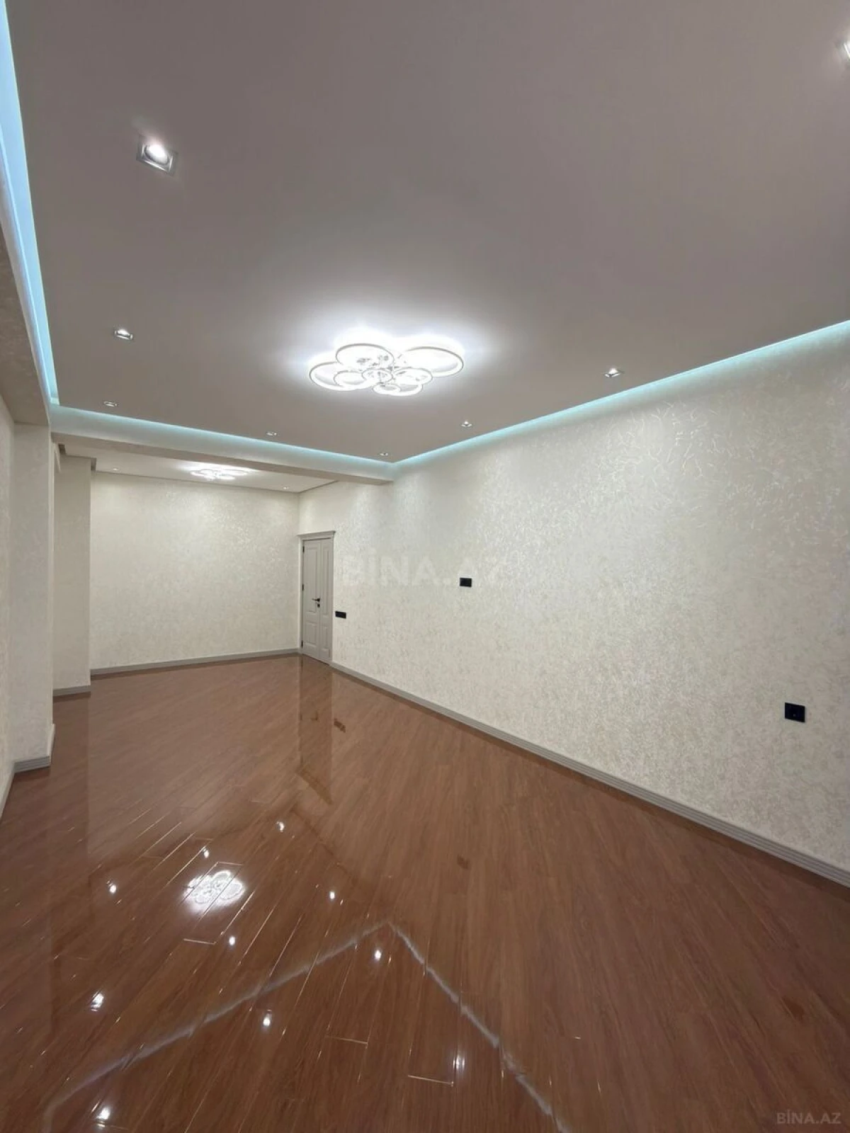 Satılır 3 otaqlı mənzil 148 m²