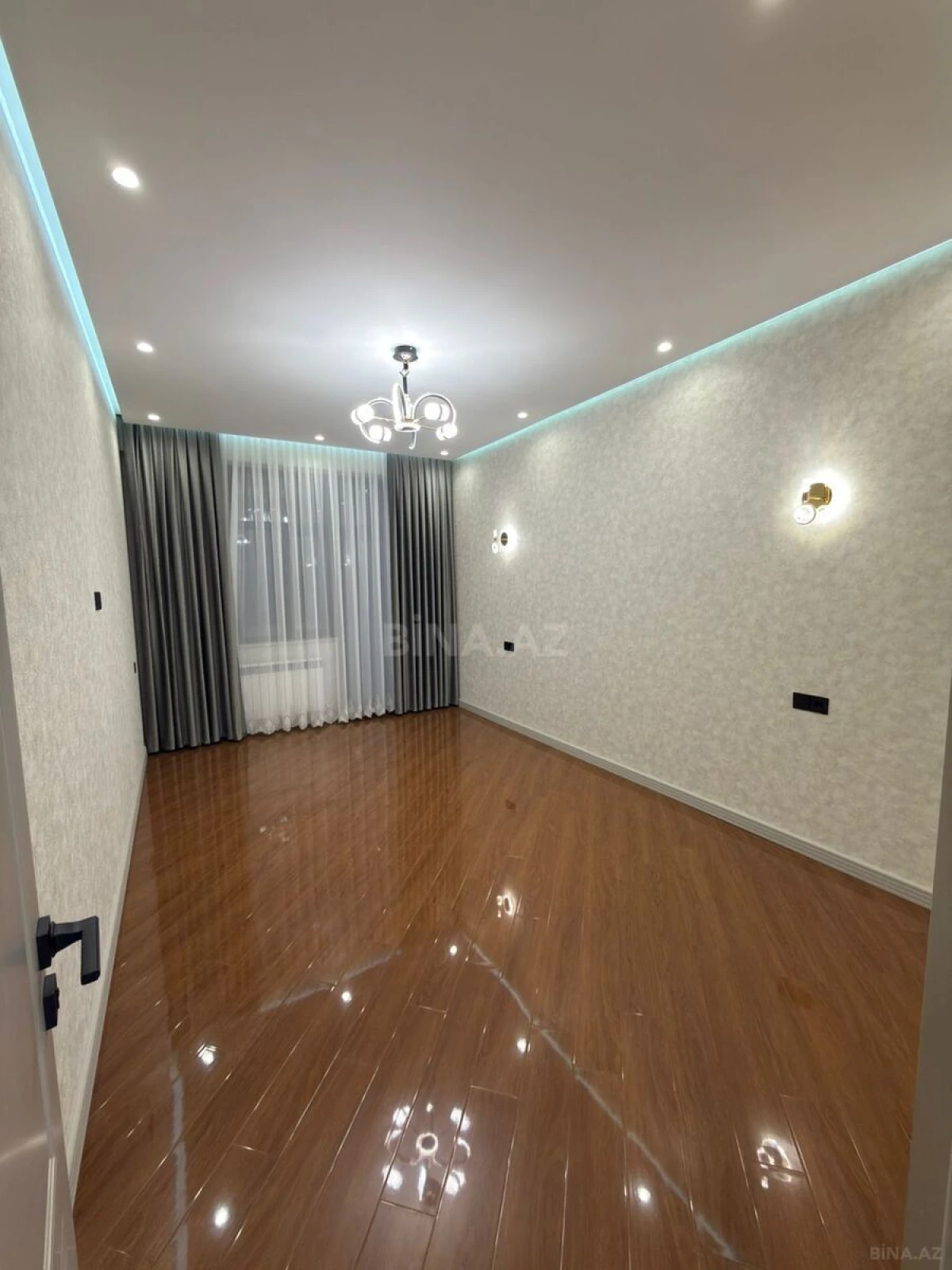 Satılır 3 otaqlı mənzil 148 m²