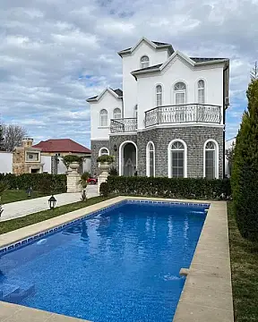 Kirayə verilir 5 otaqlı həyət evi 220 m²