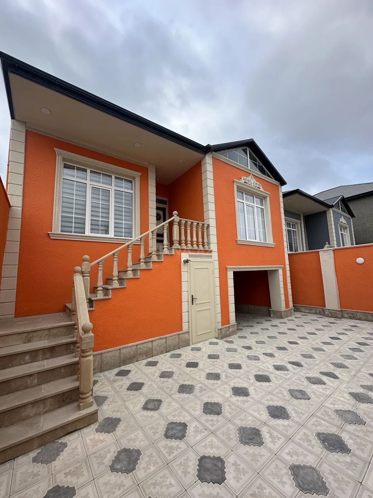 Satılır 4 otaqlı həyət evi 220 m²