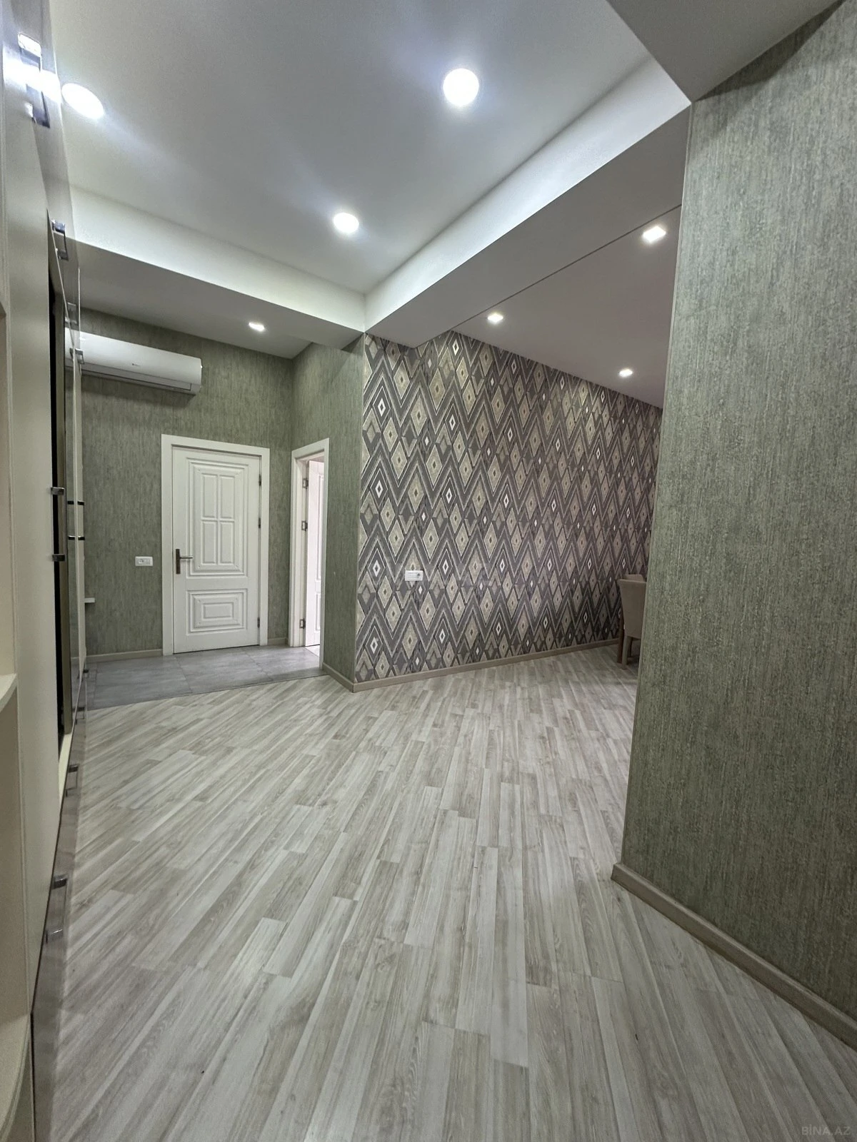 Satılır 3 otaqlı mənzil 144 m²