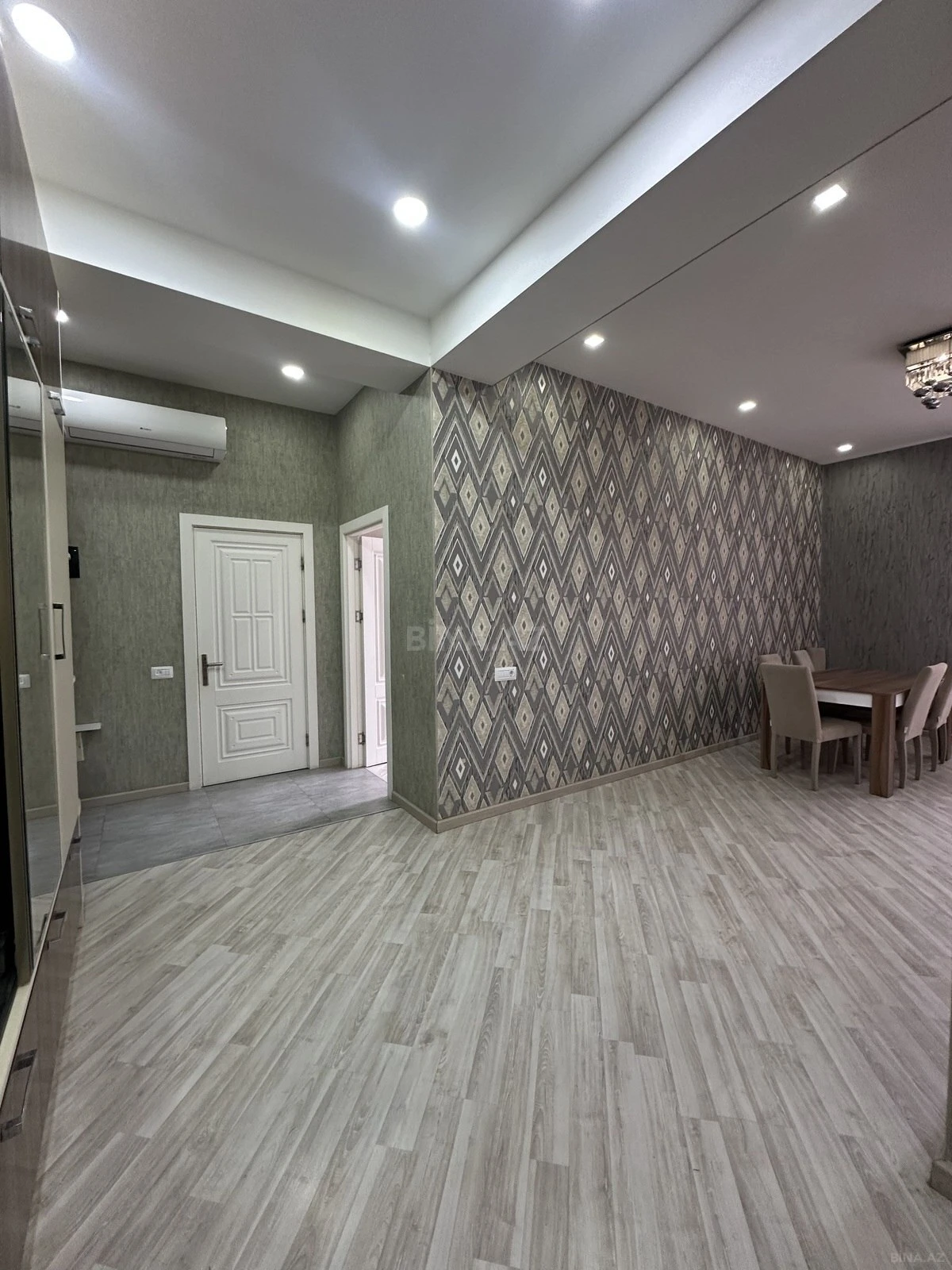 Satılır 3 otaqlı mənzil 144 m²