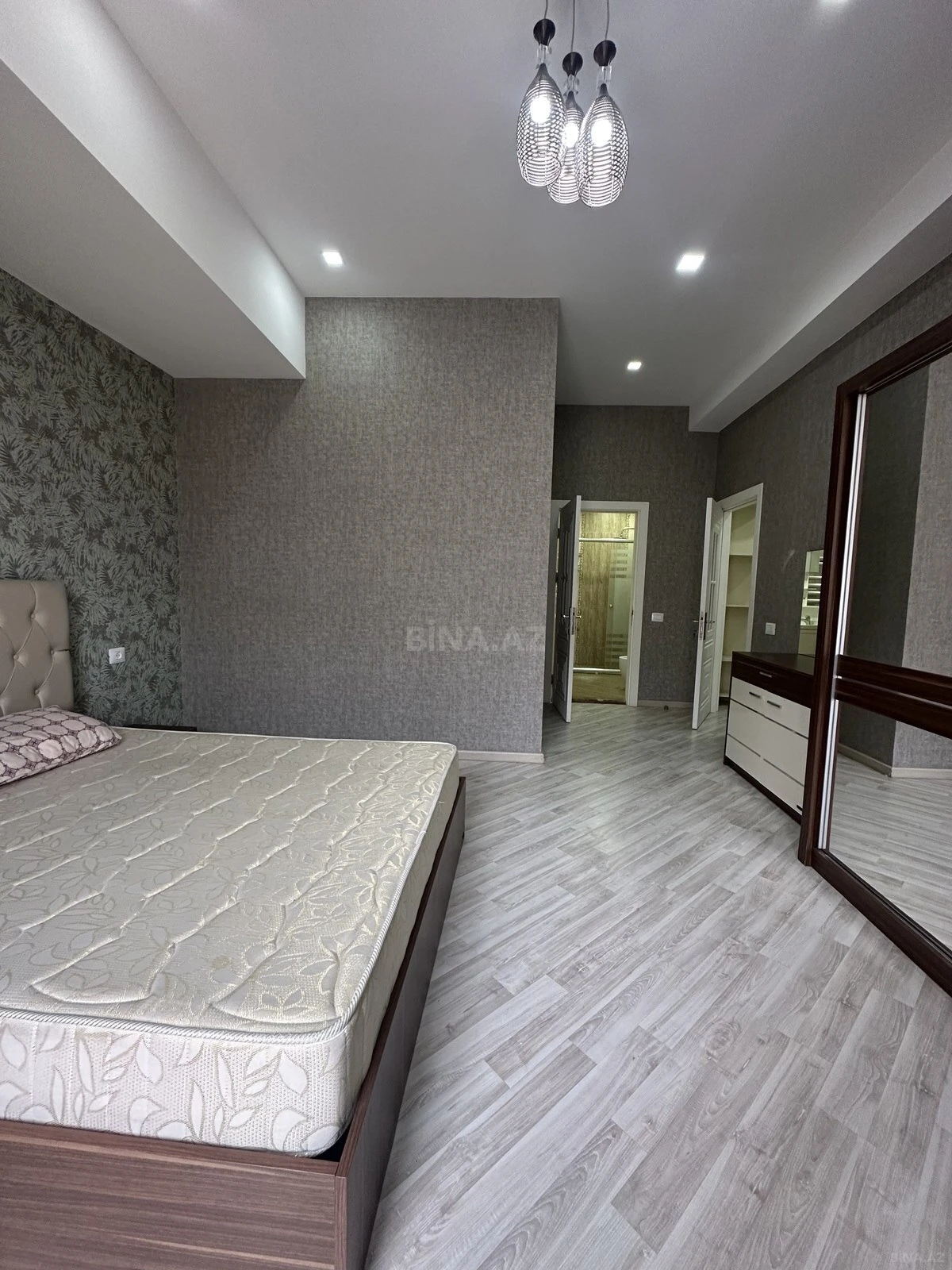 Satılır 3 otaqlı mənzil 144 m²
