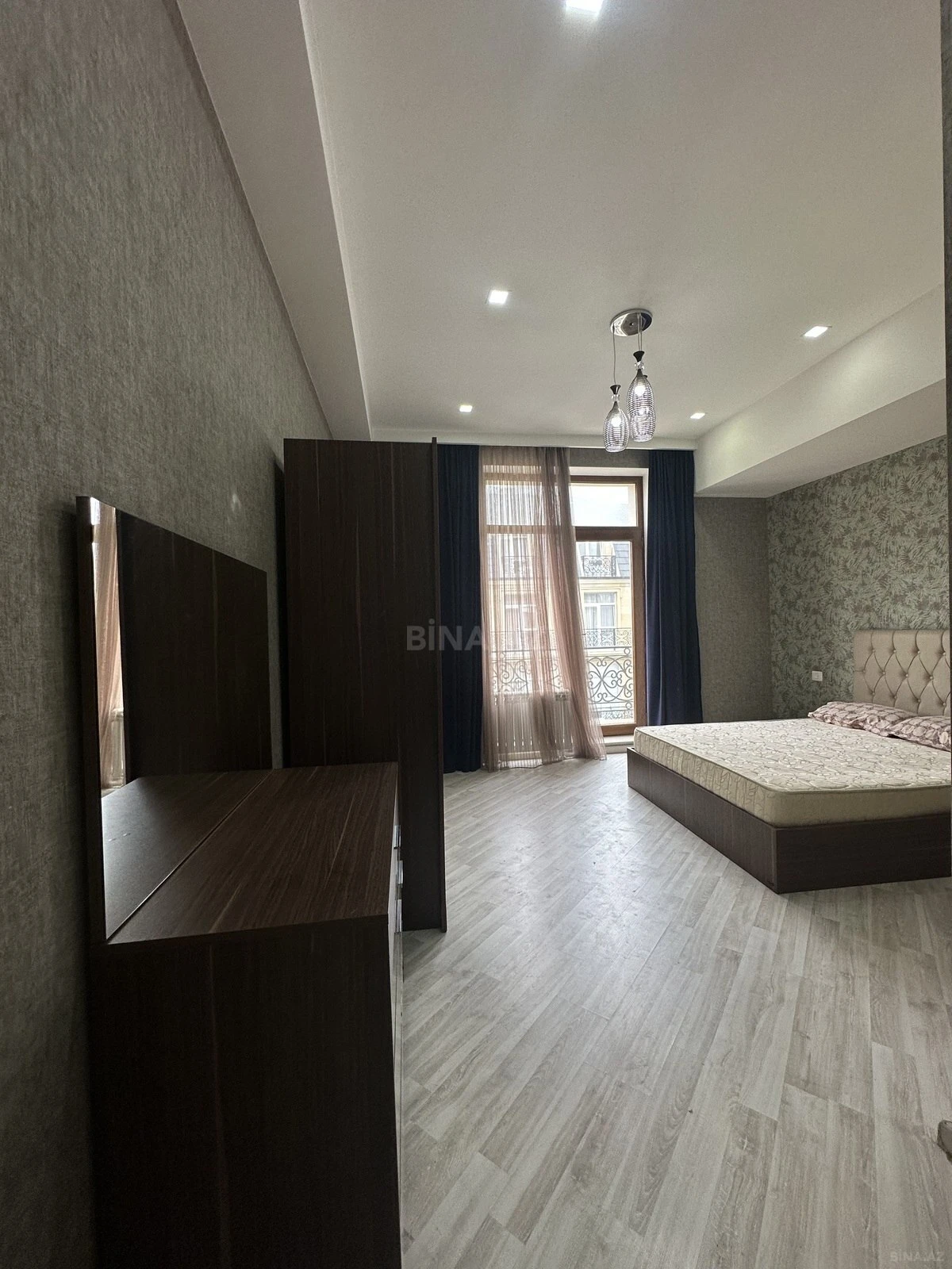 Satılır 3 otaqlı mənzil 144 m²