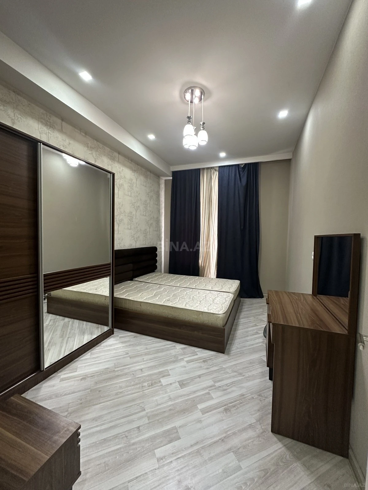 Satılır 3 otaqlı mənzil 144 m²