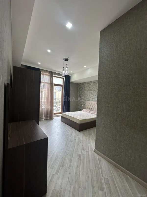 Satılır 3 otaqlı mənzil 144 m²