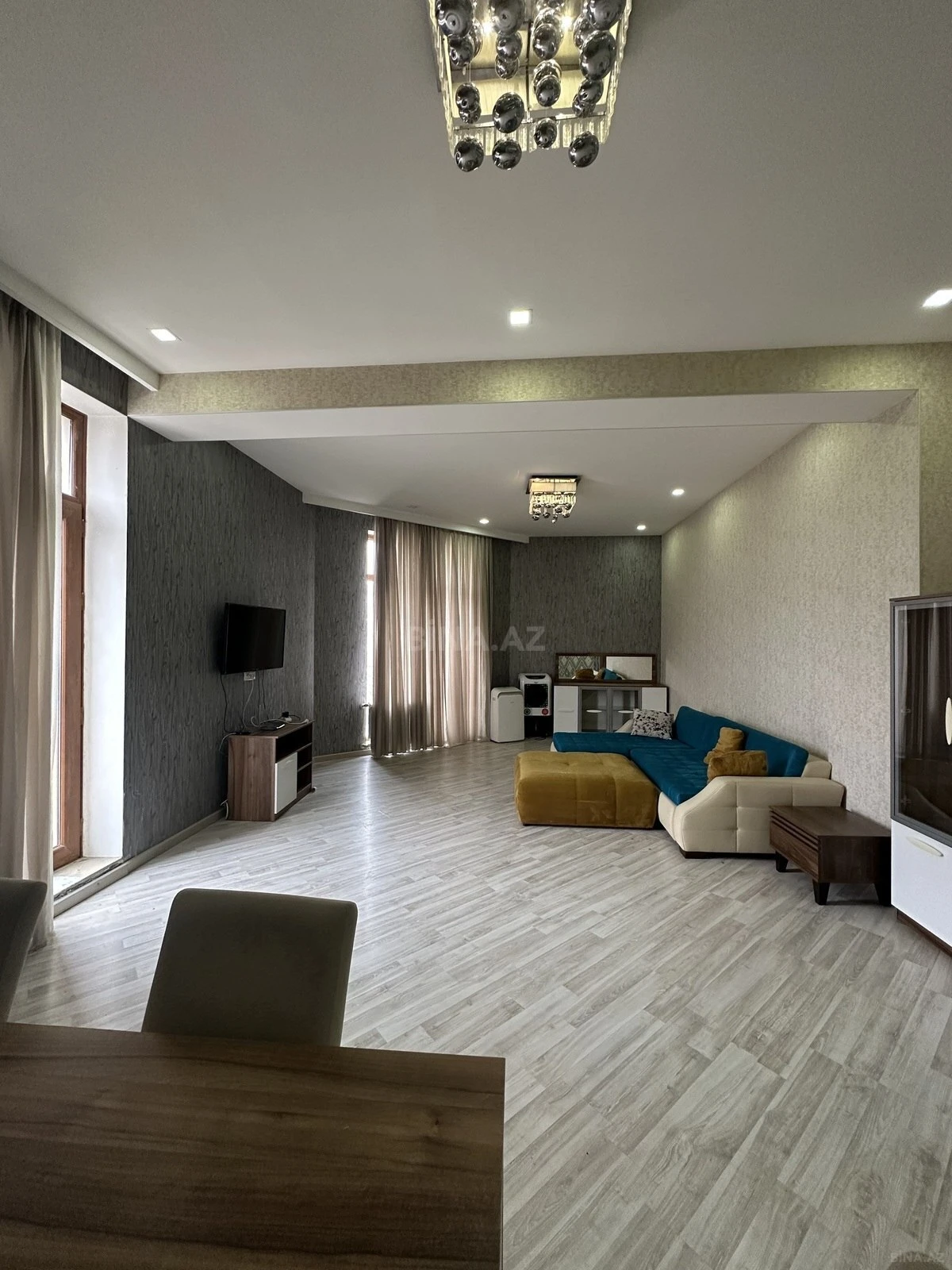Satılır 3 otaqlı mənzil 144 m²