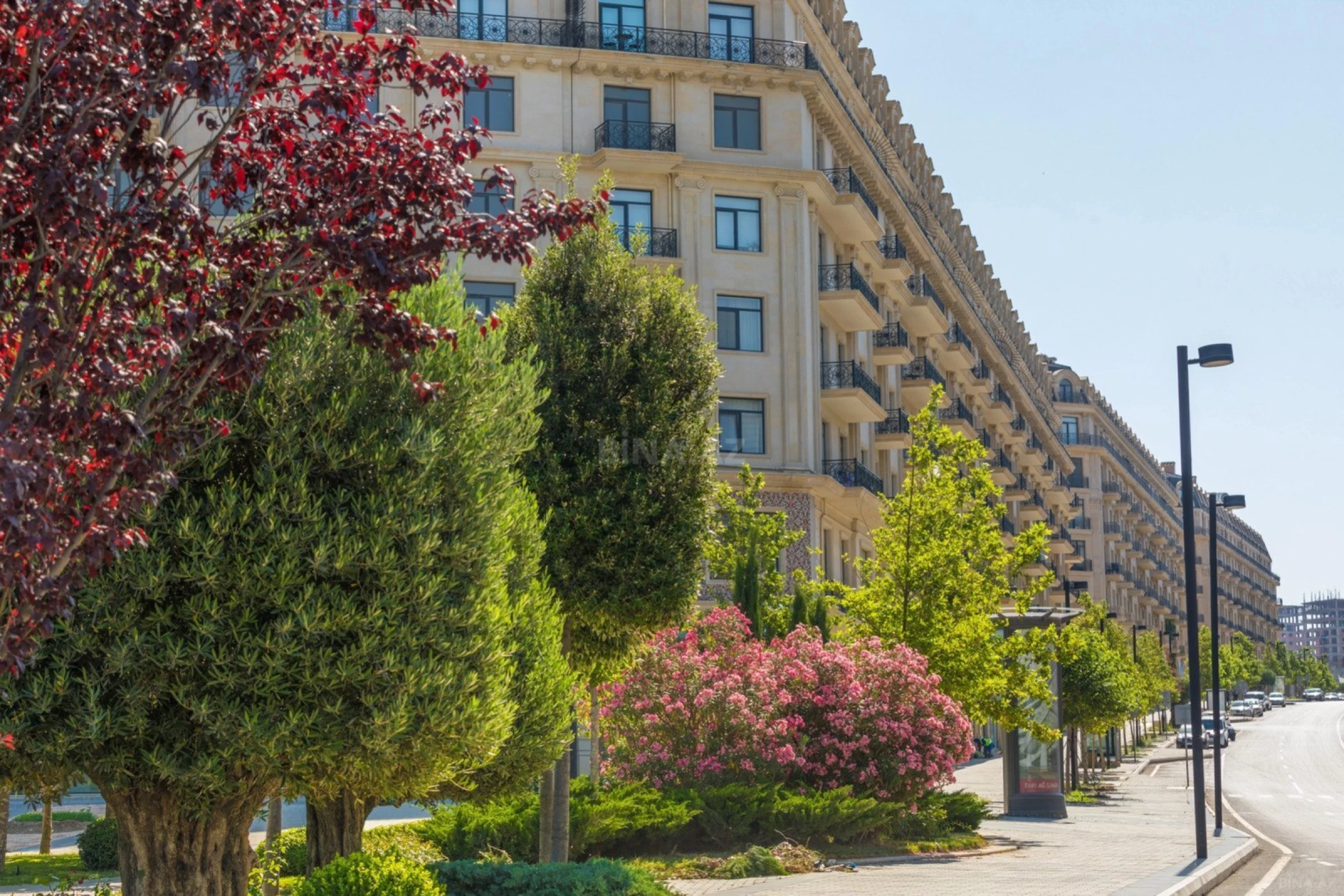 Satılır 3 otaqlı mənzil 144 m²