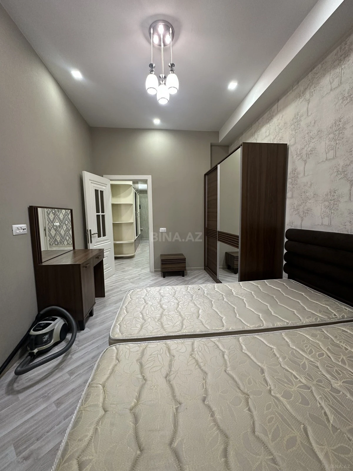 Satılır 3 otaqlı mənzil 144 m²