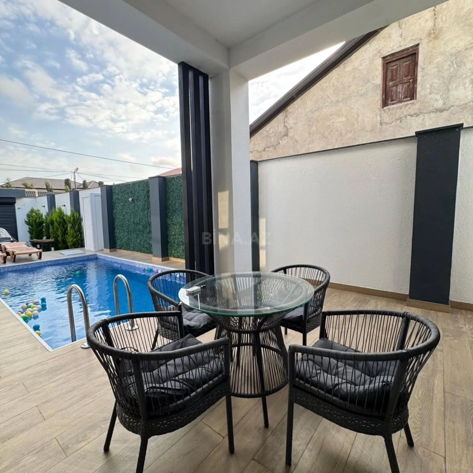 Kirayə verilir 4 otaqlı həyət evi 220 m²