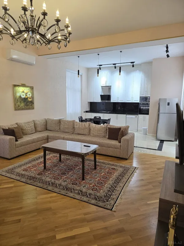 Kirayə verilir 3 otaqlı mənzil 130 m²