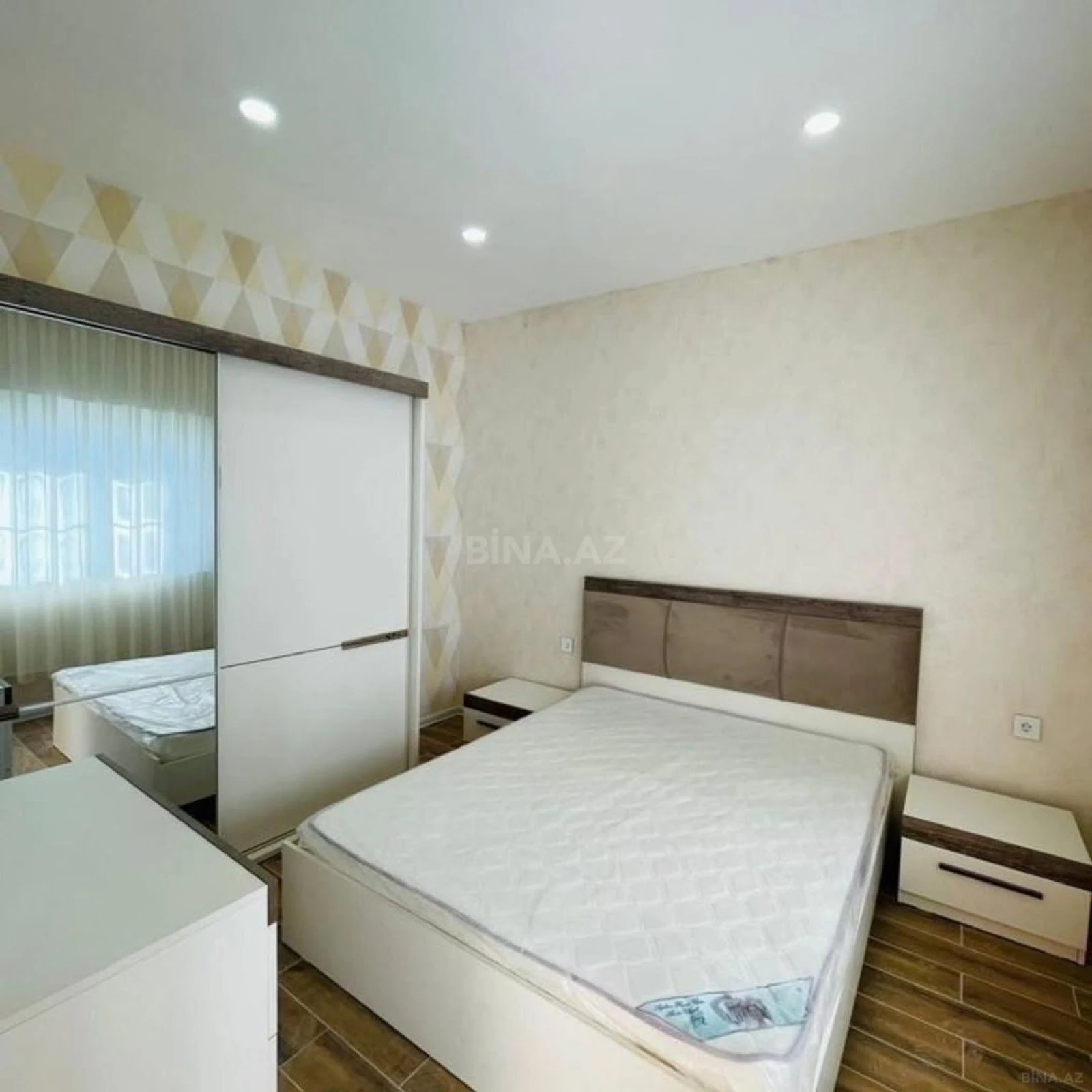 Kirayə verilir 5 otaqlı həyət evi 240 m²