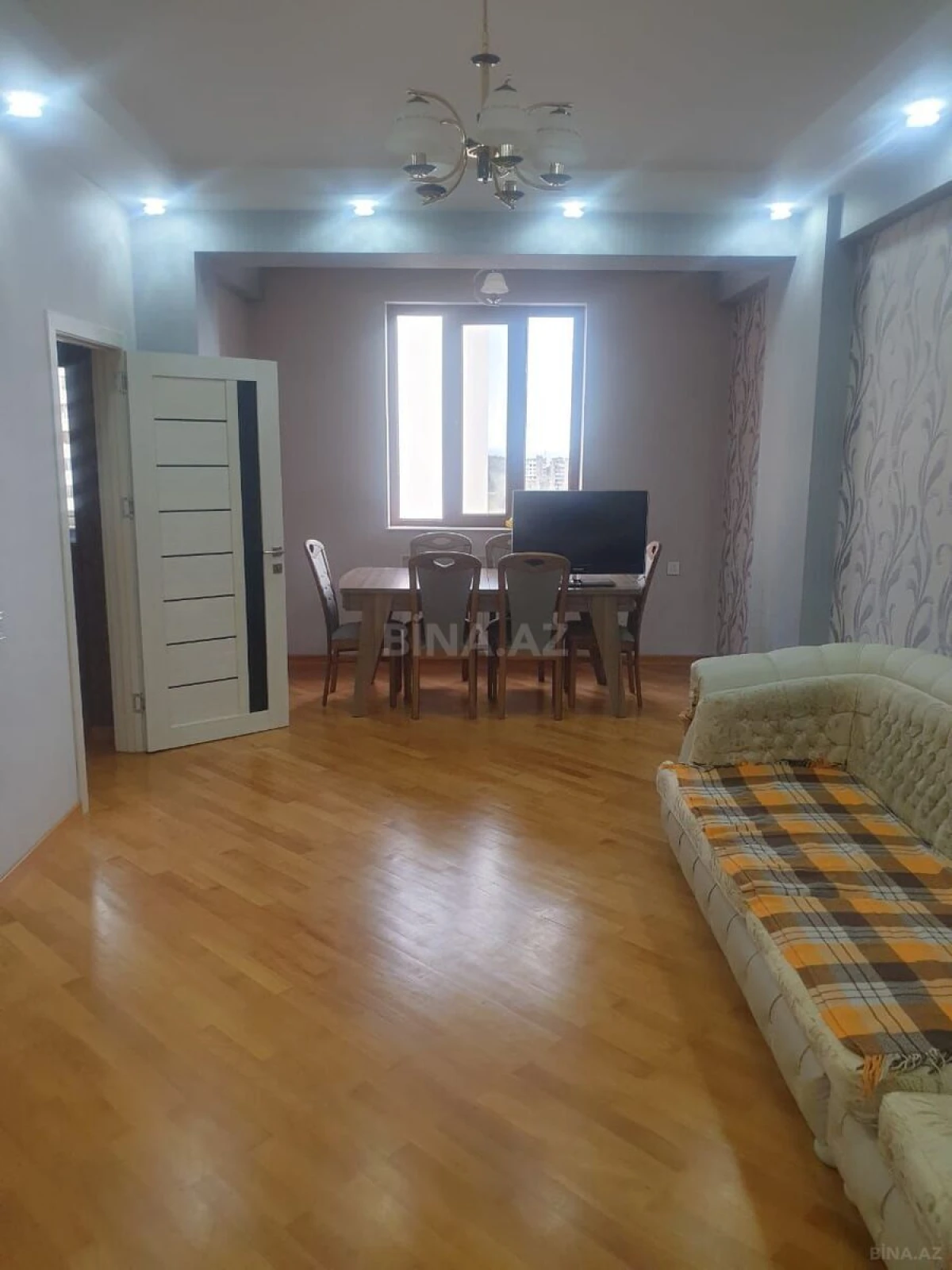 Kirayə verilir 2 otaqlı mənzil 76 m²