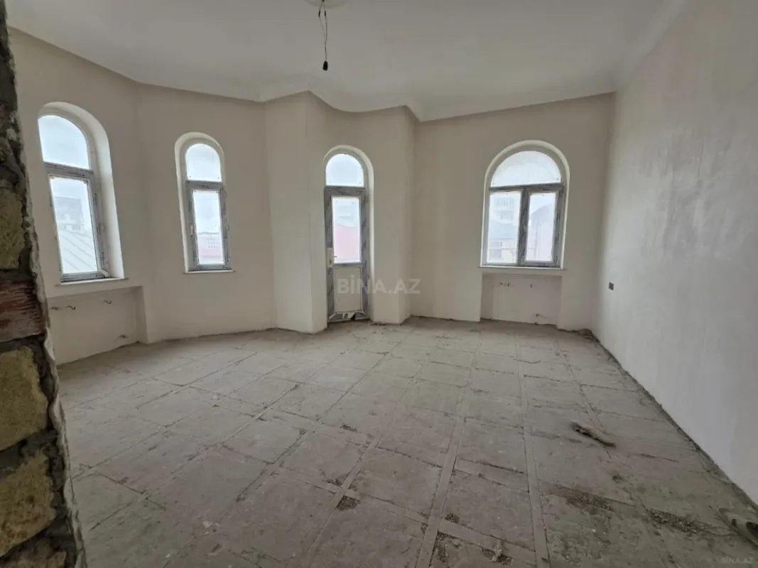 Satılır 10 otaqlı həyət evi 1500 m²