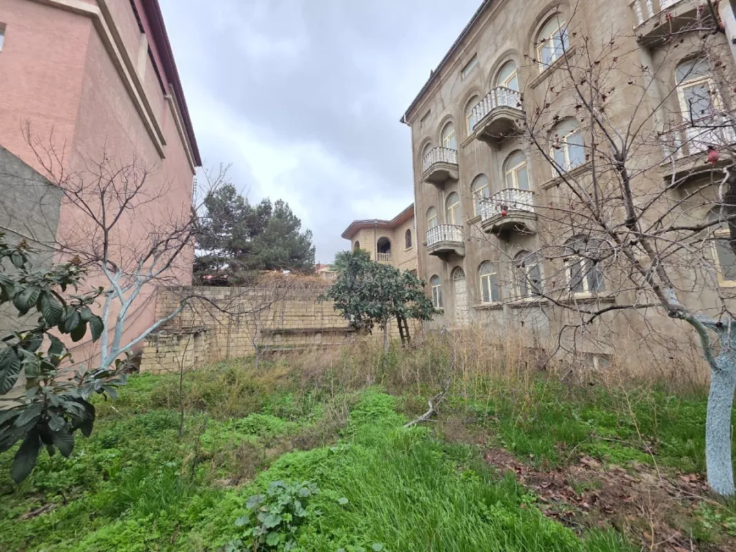 Satılır 10 otaqlı həyət evi 1500 m²