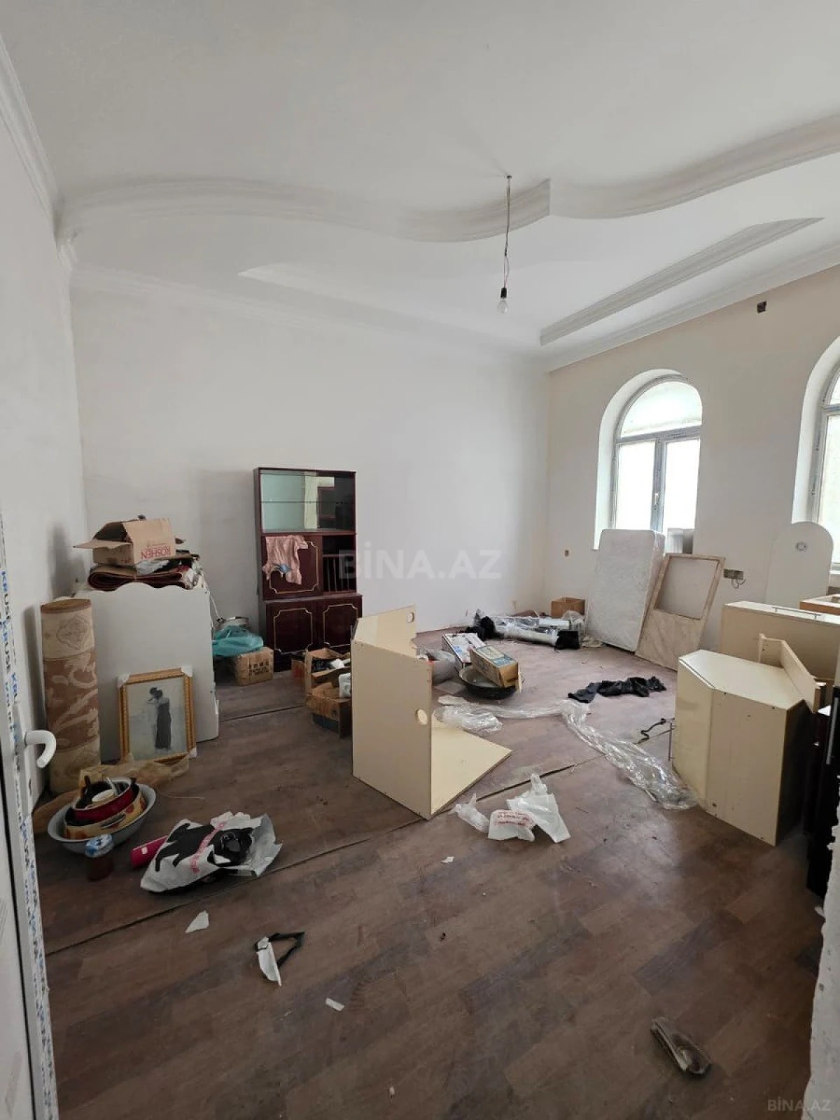 Satılır 10 otaqlı həyət evi 1500 m²