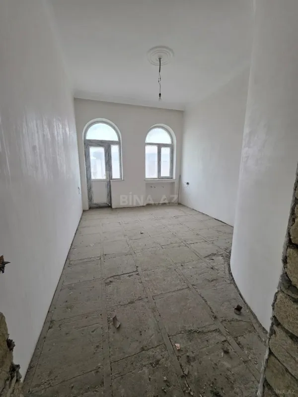 Satılır 10 otaqlı həyət evi 1500 m²
