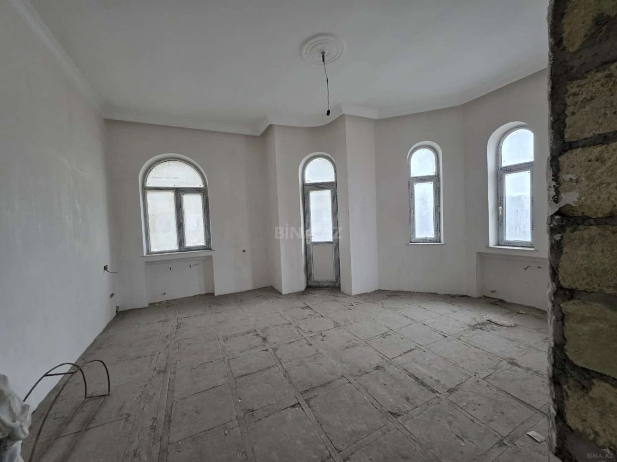 Satılır 10 otaqlı həyət evi 1500 m²