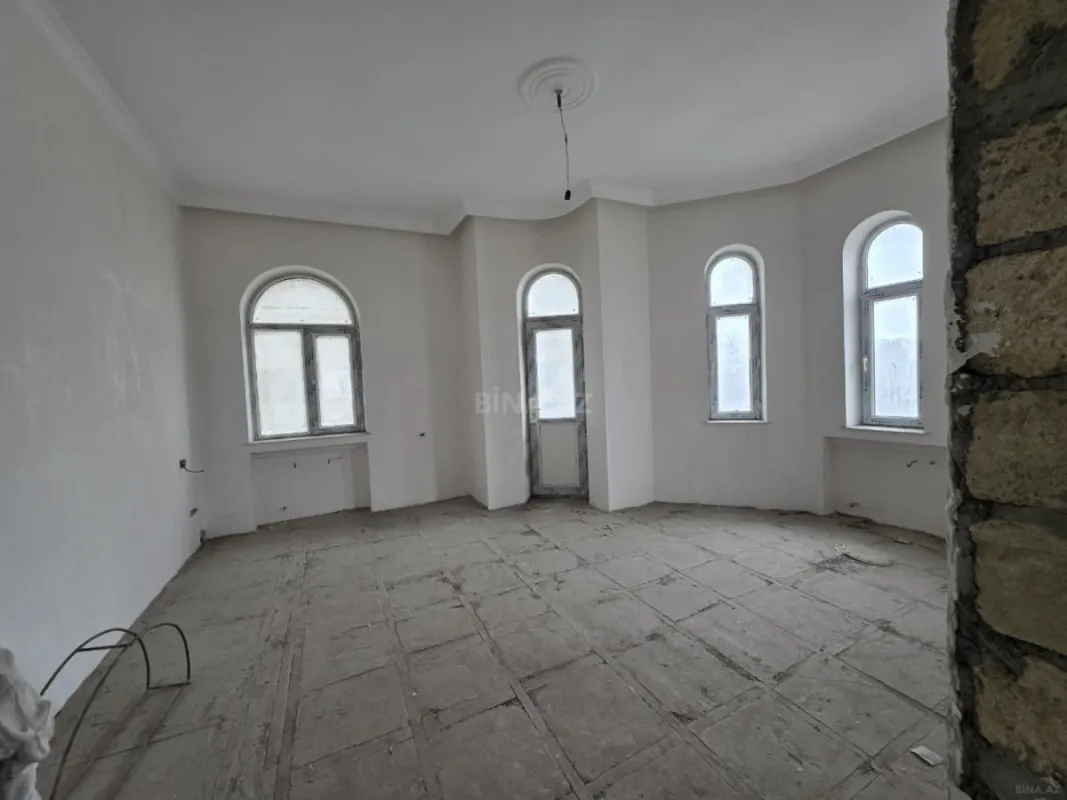 Satılır 10 otaqlı həyət evi 1500 m²