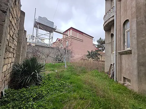 Satılır 10 otaqlı həyət evi 1500 m²