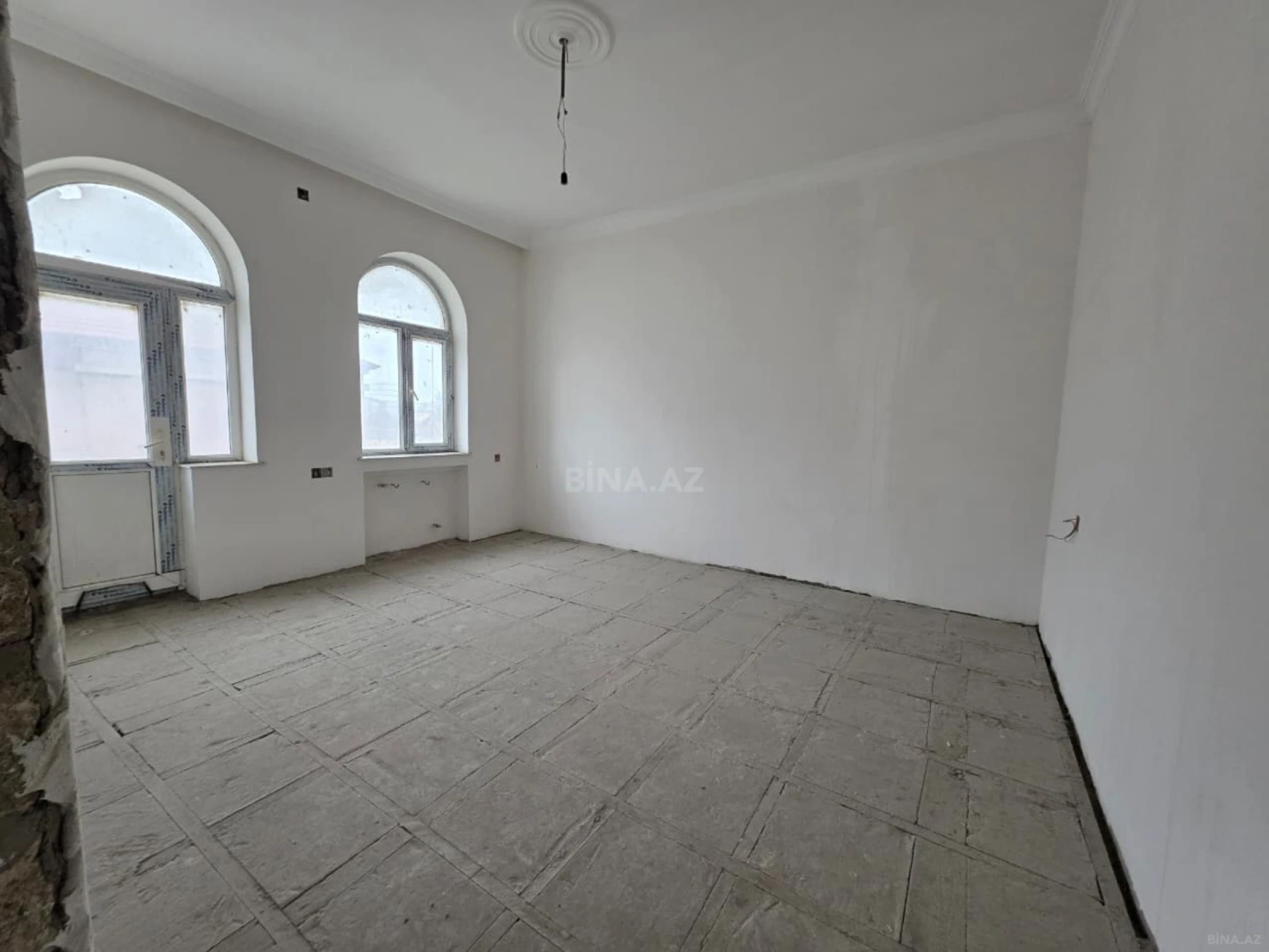 Satılır 10 otaqlı həyət evi 1500 m²