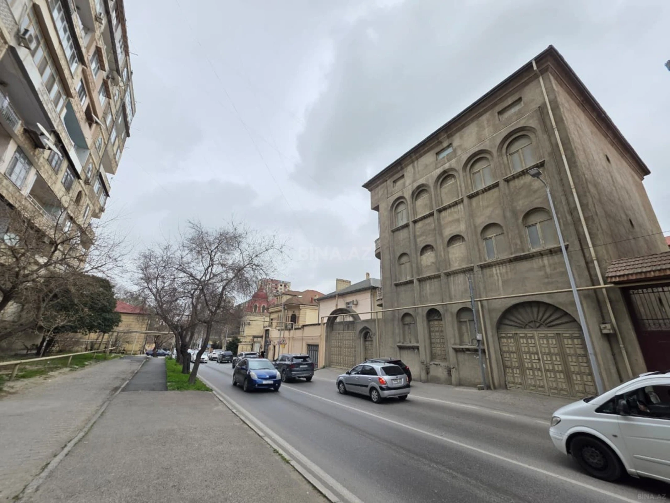 Satılır 10 otaqlı həyət evi 1500 m²