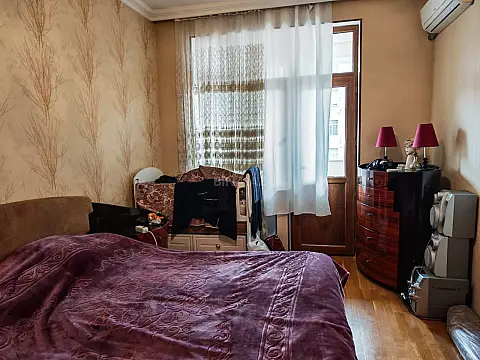 Satılır 3 otaqlı mənzil 140 m²