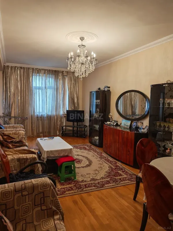 Satılır 3 otaqlı mənzil 140 m²
