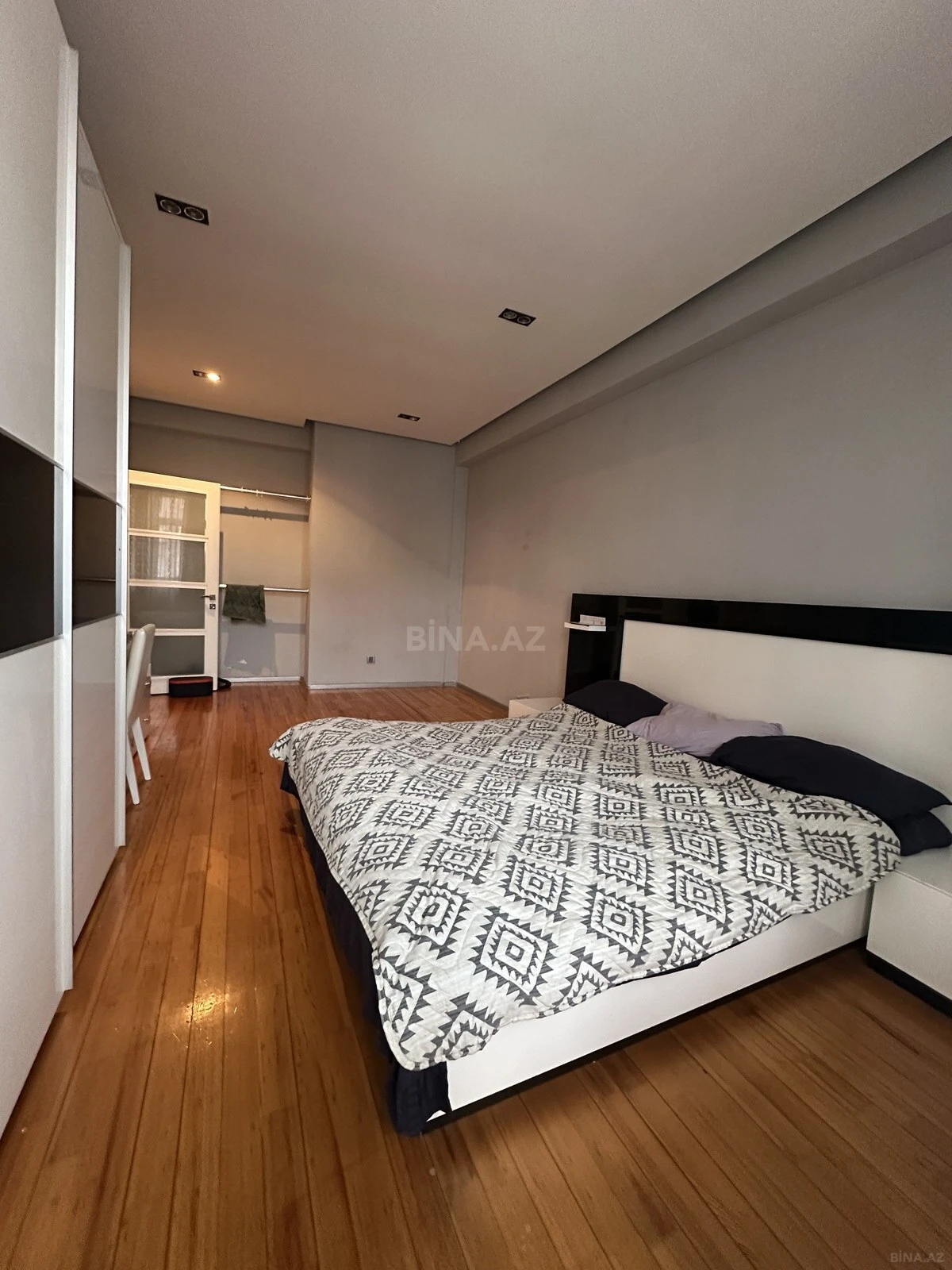 Satılır 2 otaqlı mənzil 71 m²