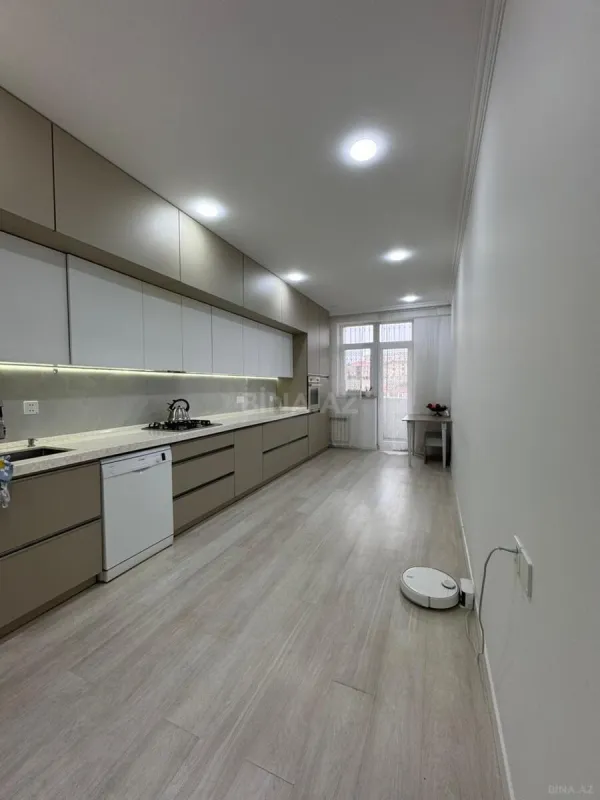 Satılır 3 otaqlı mənzil 126 m²