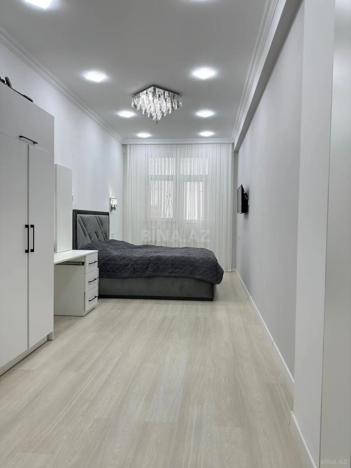 Satılır 3 otaqlı mənzil 126 m²