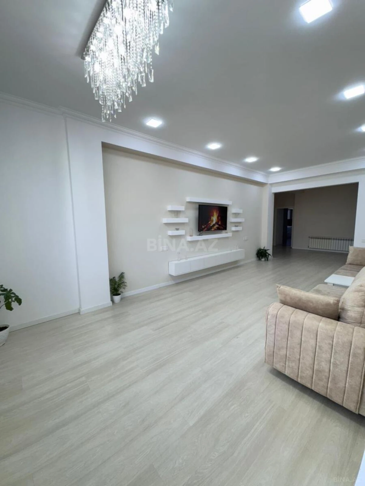 Satılır 3 otaqlı mənzil 126 m²