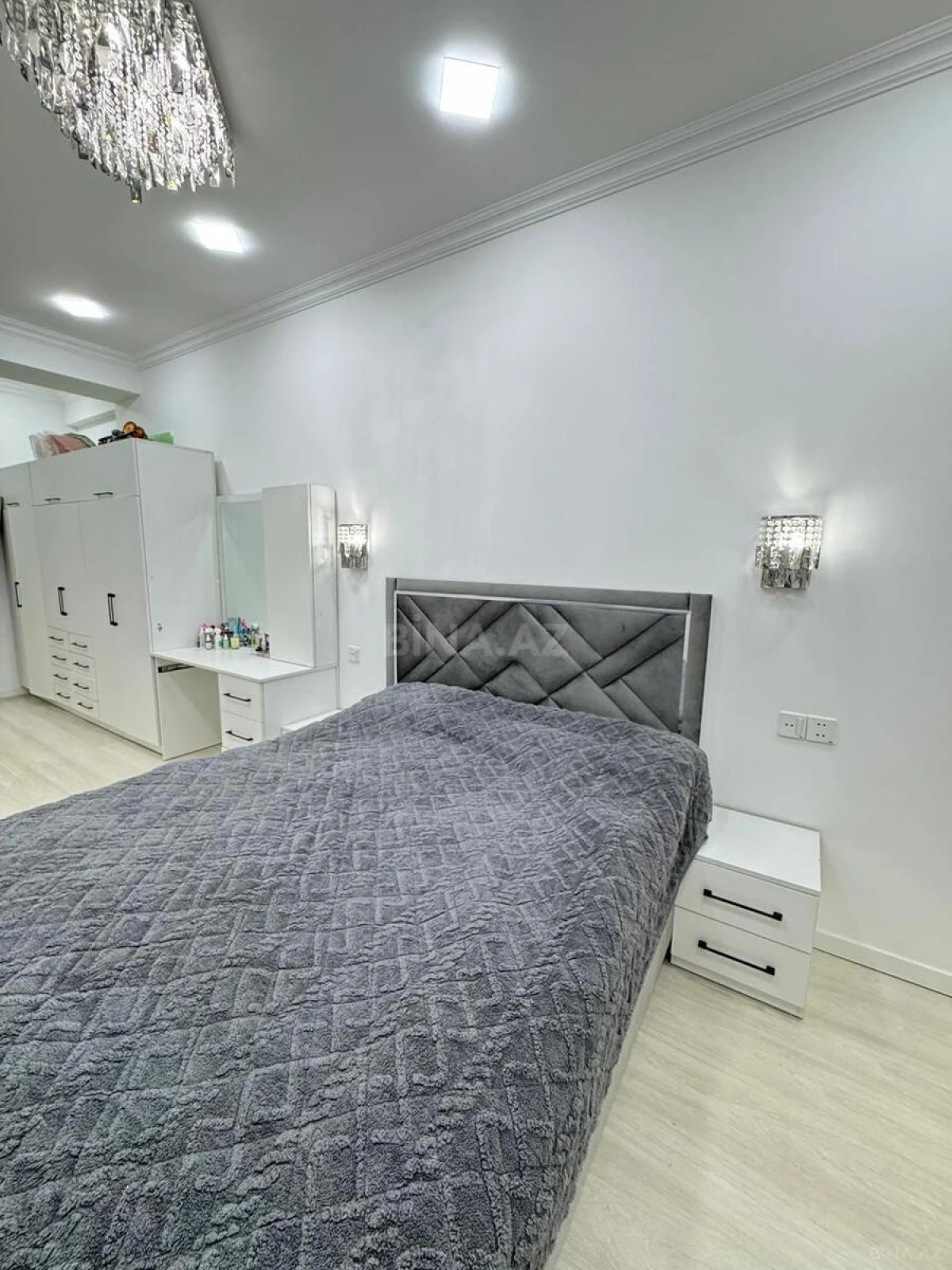 Satılır 3 otaqlı mənzil 126 m²