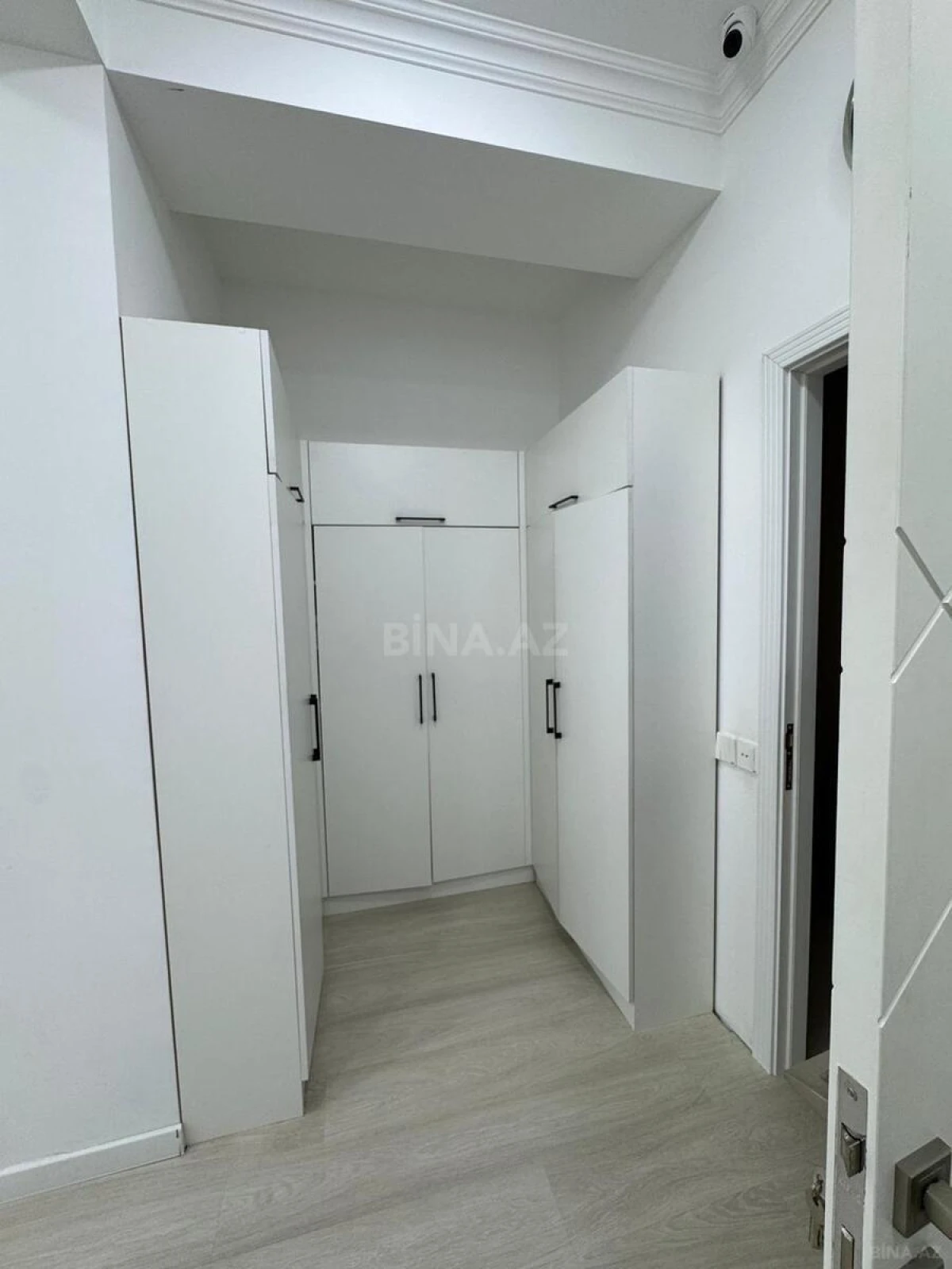 Satılır 3 otaqlı mənzil 126 m²