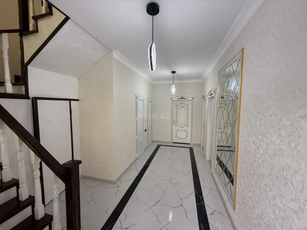 Satılır 5 otaqlı həyət evi 240 m²