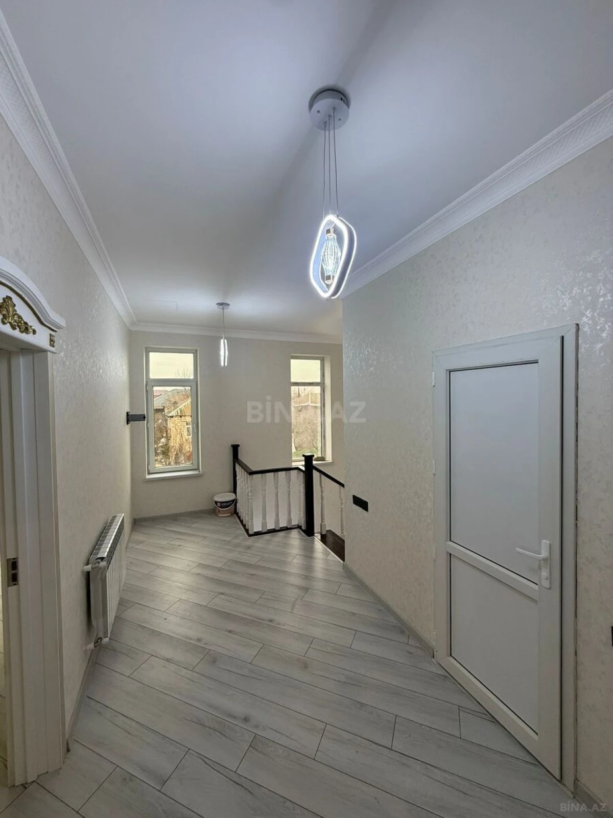 Satılır 5 otaqlı həyət evi 240 m²