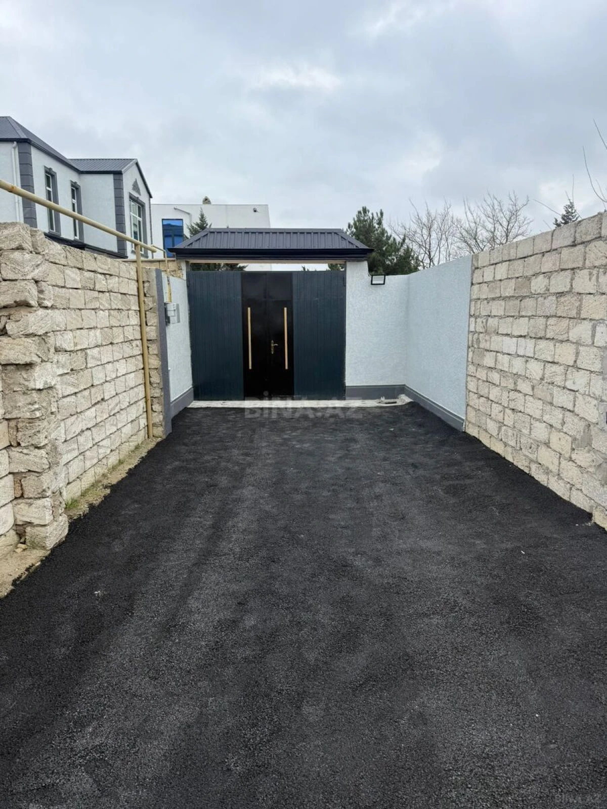 Satılır 5 otaqlı həyət evi 240 m²