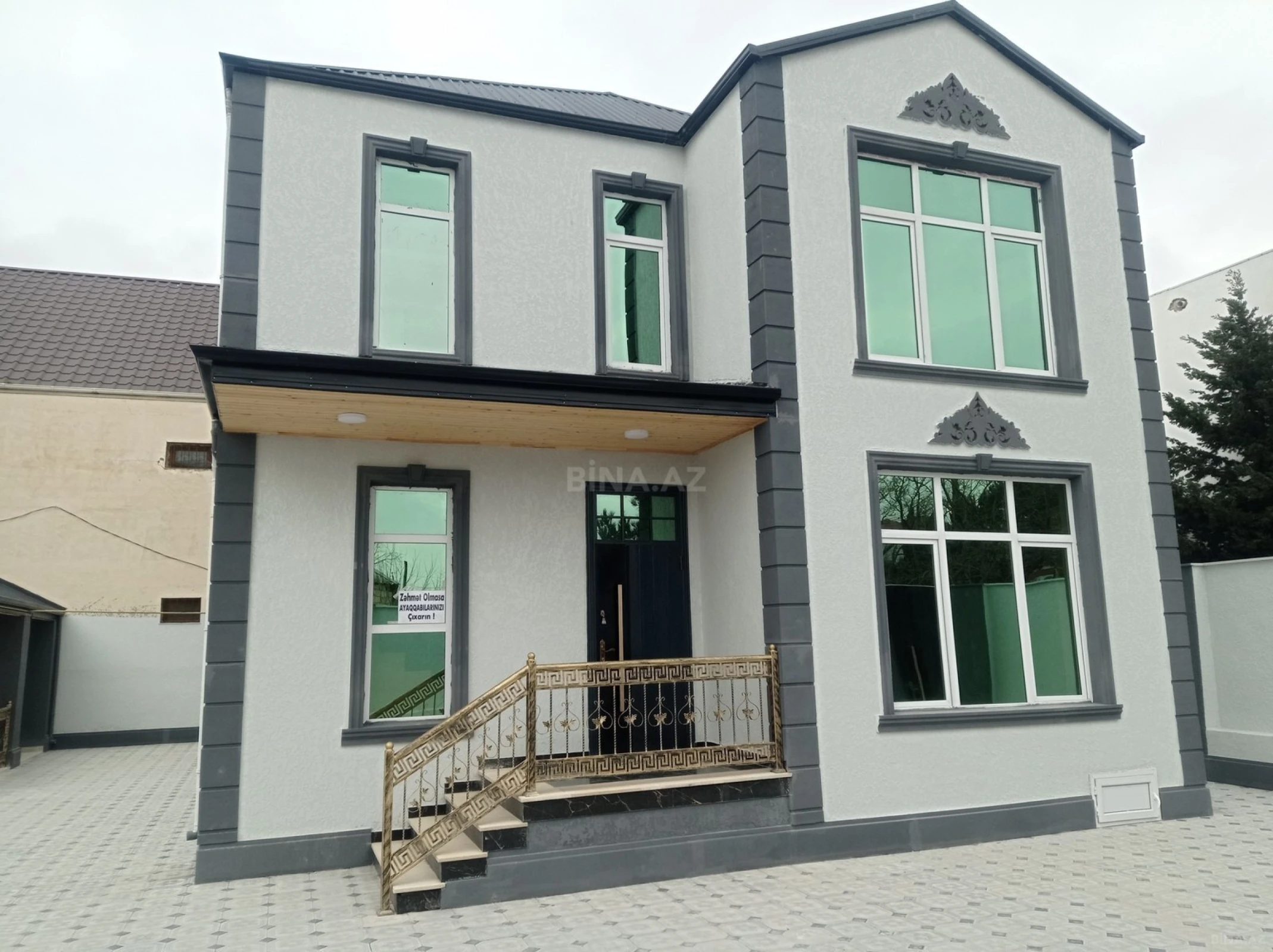 Satılır 5 otaqlı həyət evi 240 m²