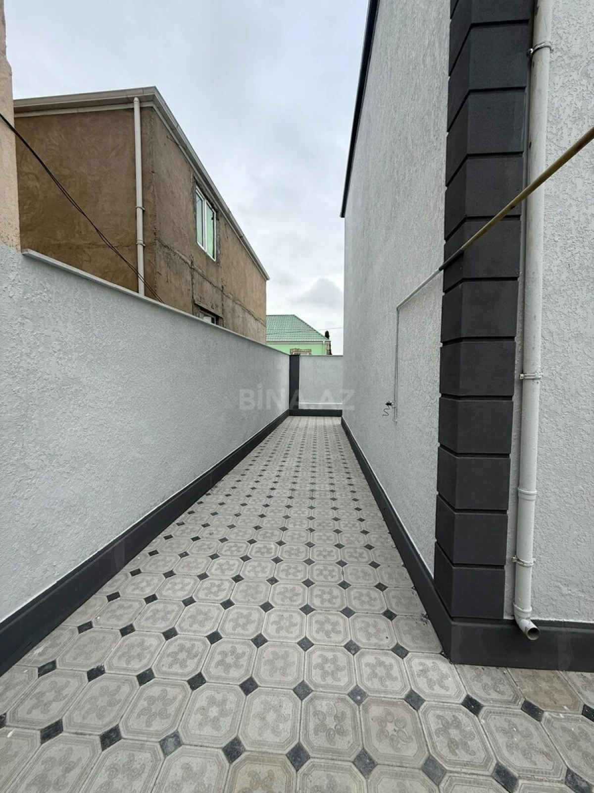 Satılır 5 otaqlı həyət evi 240 m²