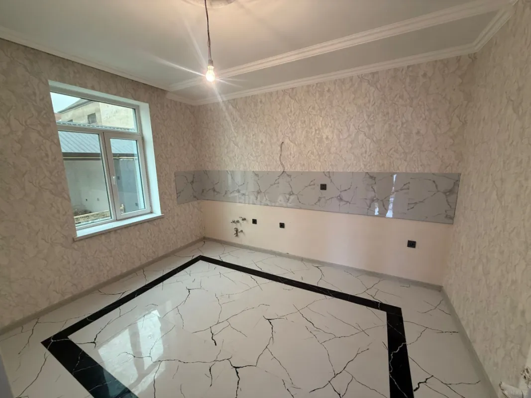 Satılır 5 otaqlı həyət evi 240 m²